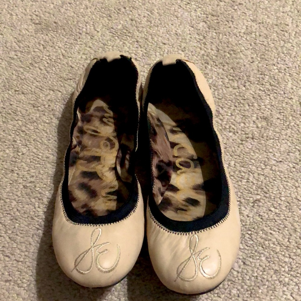 Sam Edelman ballet shoes in tan size 6.